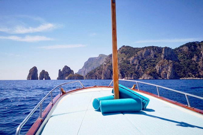 Private Island of Capri Boat Tour for Couples - What the skipper adds to the ride