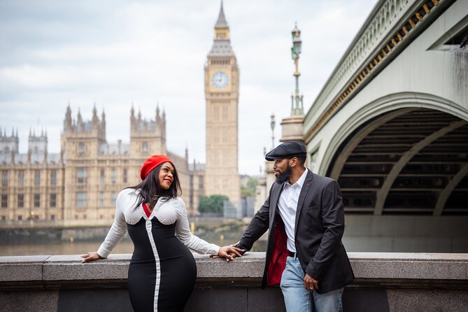 Private landmarks photoshoot for families and couples - What the Buckingham Palace VIP option adds