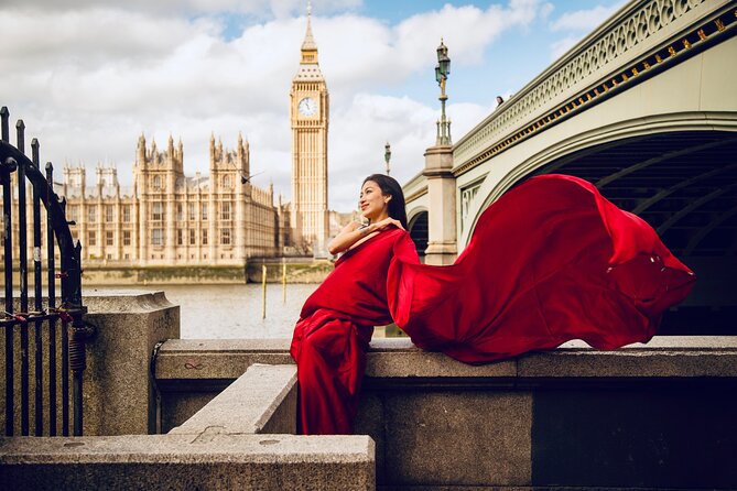 Private landmarks photoshoot for families and couples - London Eye views in about 15 minutes