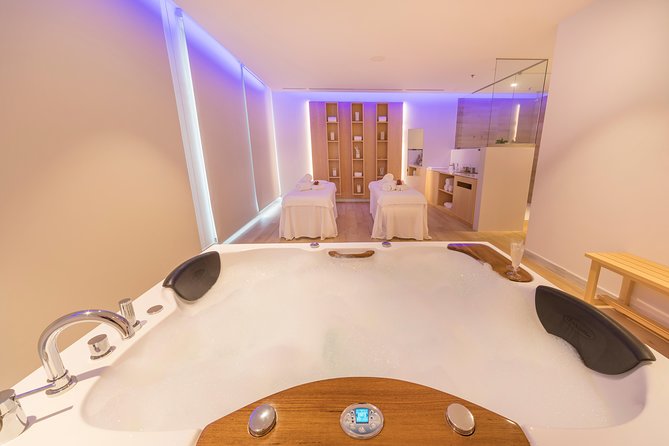 Romantic couple massage + SPA entry and private jacuzzi with cava - The private jacuzzi and cava ending