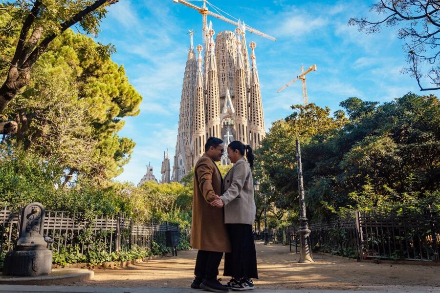 Romantic Photoshoot Experience for Couples in Barcelona - Key points at a glance