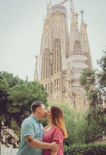 Romantic Photoshoot Experience for Couples in Barcelona - Why a Barcelona couples photoshoot can be worth your time