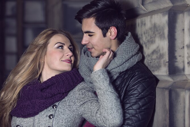 Romantic Photoshoot Experience for Couples in Edinburgh - Edinburgh Old Town as Your Photo Studio