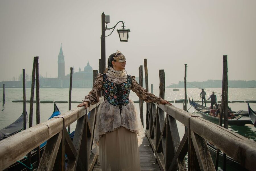 Romantic Photoshoot Experience for Couples in Venice - Why a Venice Carnival photoshoot makes sense