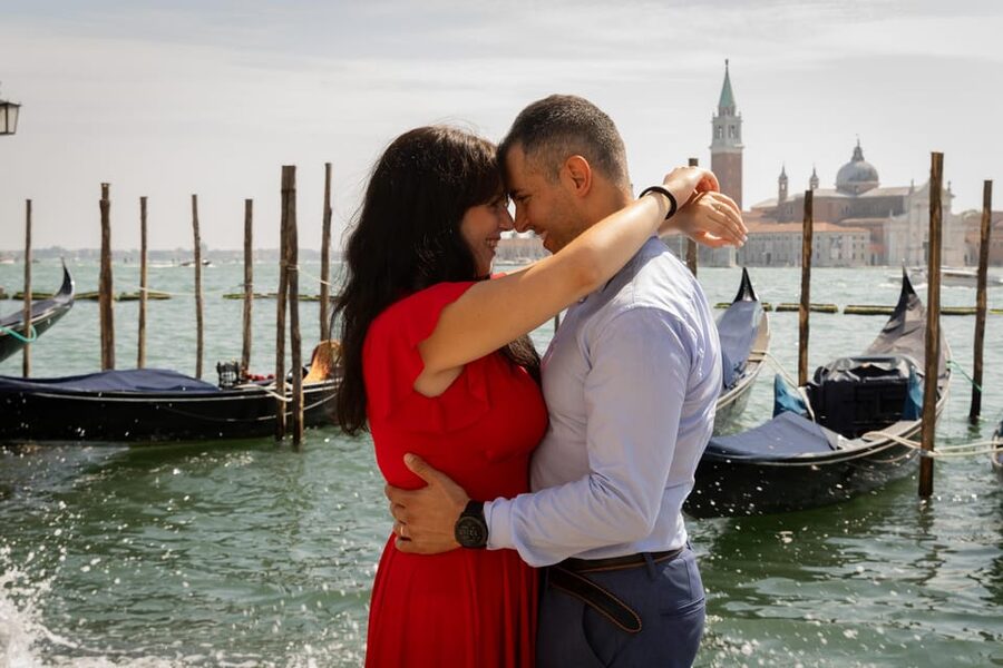 Romantic Photoshoot Experience for Couples in Venice - Starting at Caffè Florian