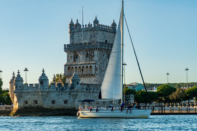 Romantic Private Sailboat in Lisbon for couples - What the private format changes