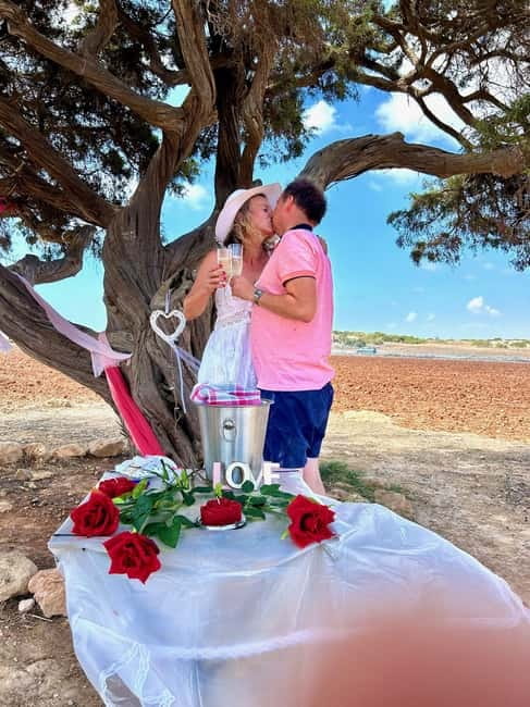 Romantic tour for lovers, couples or friends - The Tree of Lovers and the ribbon tradition