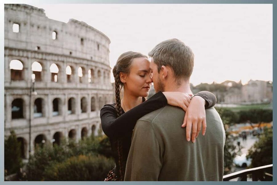 Rome: Romantic Couple Photoshoot Experience at the Colosseum - Timing matters more than you might expect