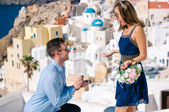 Santorini: Customized Private Photoshoot Walk in Oia - Posing help for people who dislike posing