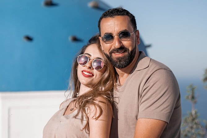 Santorini: Customized Private Photoshoot Walk in Oia - Price, private access, and the value of local timing