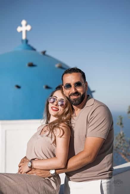 Santorini: Oia Private Couple Photoshoot with 35 Photos - Sea views, stairs, and the practical side of the route