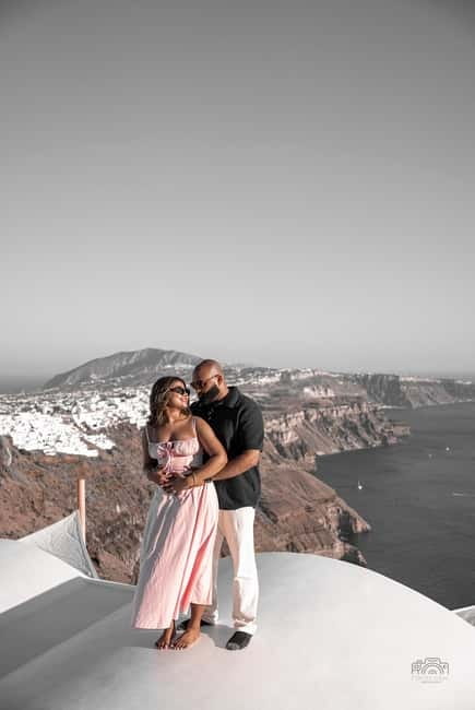 Santorini: Oia Private Couple Photoshoot with 35 Photos - The best reasons to book