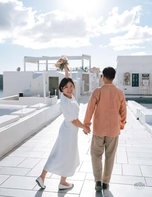 Santorini: Oia Private Couple Photoshoot with 35 Photos - How to get the most from your session