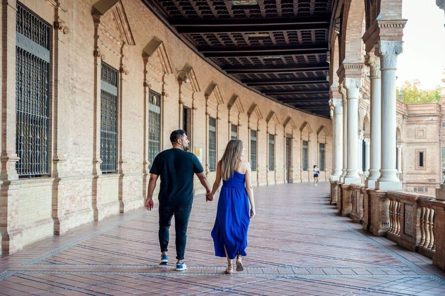 Seville: Romantic photoshoot for Couples - Receiving the Edited Gallery Within 48 Hours