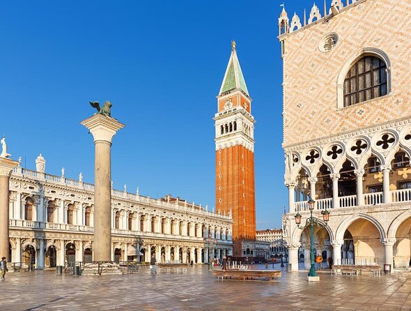 Sunrise Couple Photoshoot Tour - Why an Early Start Makes Venice Photograph Better