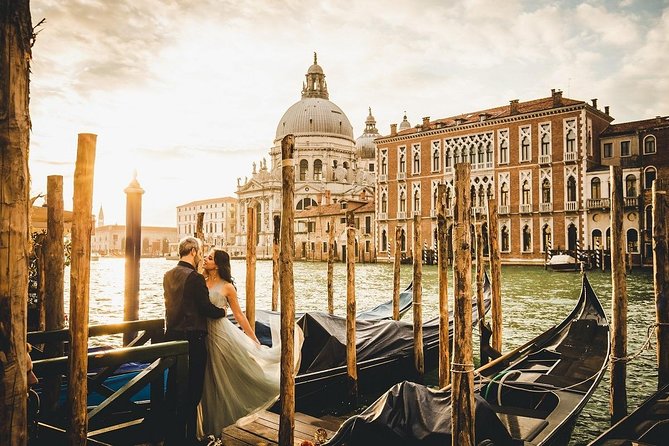 Sunrise Couple Photoshoot Tour - Piazza San Marco: Venice’s Grand Opening Scene