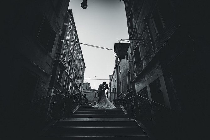 Sunrise Couple Photoshoot Tour - My Take: A Strong Choice for Lasting Couple Portraits