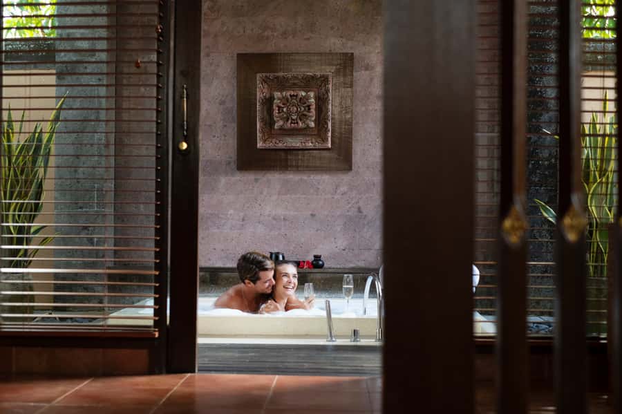 Ubud: Couple Spa Treatment with Bath Ritual & Sparkling Wine - Choosing an Organic Body Scrub