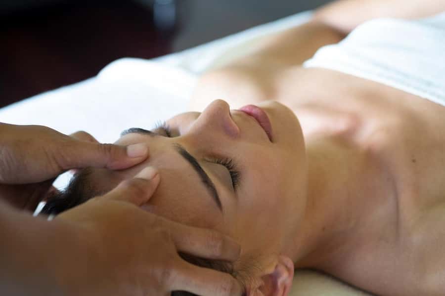 Ubud: Couple Spa Treatment with Bath Ritual & Sparkling Wine - The 60-Minute Ayurvedic Abhyanga Massage