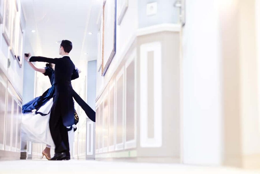 Vienna: Viennese Waltz Beginner Workshop for Couples - The first steps with Aga Bohun