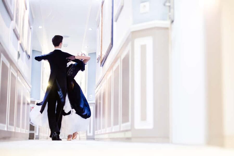 Vienna: Viennese Waltz Beginner Workshop for Couples - The crowding question