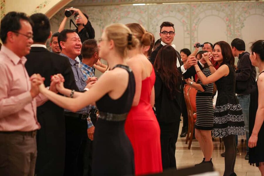 Vienna: Viennese Waltz Beginner Workshop for Couples - Who should book this Vienna dance lesson