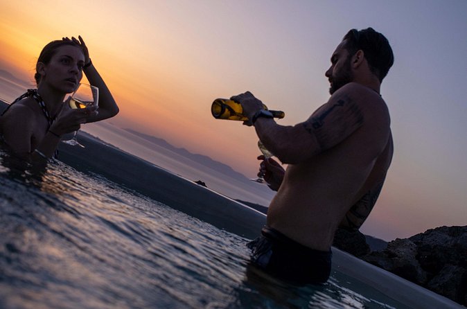 Volcanic Hot-Tub with Caldera View for Ultra-Romantic Couples - Photos without giving up the quiet