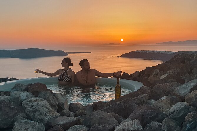 Volcanic Hot-Tub with Caldera View for Ultra-Romantic Couples - What happens during the 90-minute session