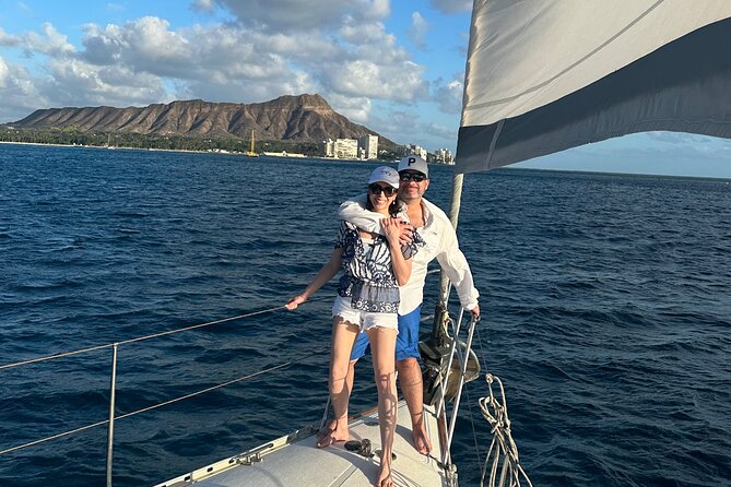 Waikiki private Day Tour and Sunset sail for couples - Magic Island and Ala Moana views